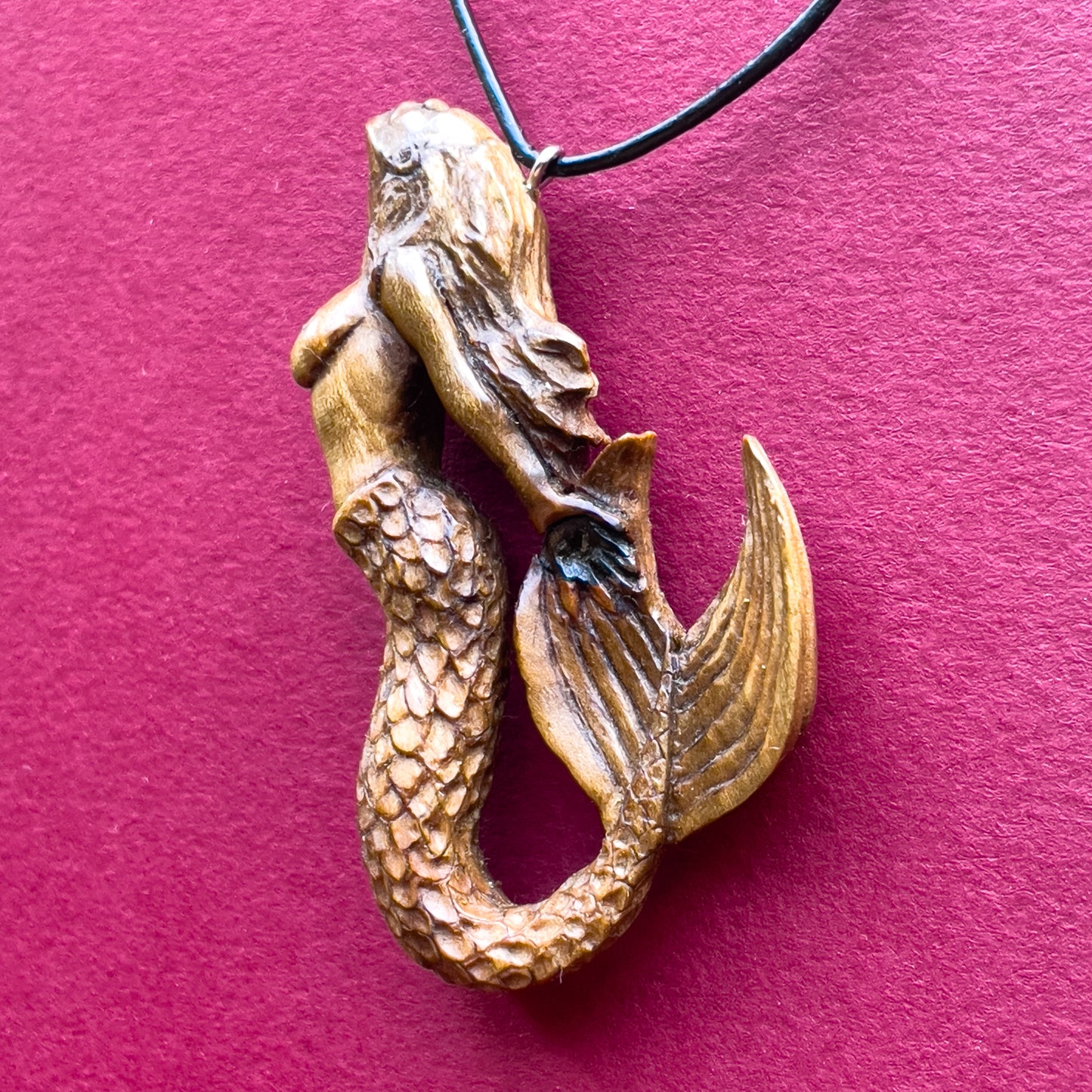 Ciondolo in legno di noce Siren