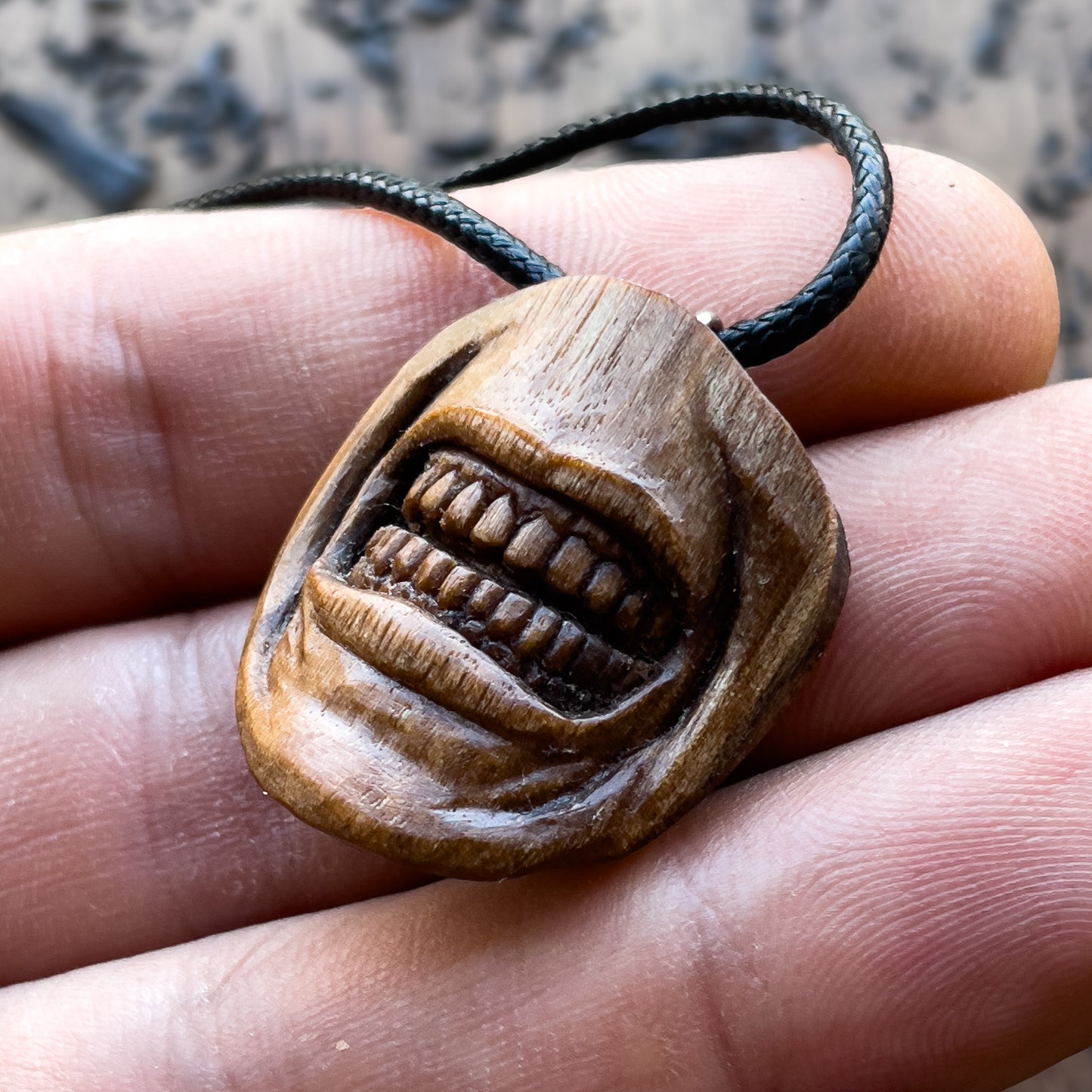 “Angry Expression” Mouth Pendant