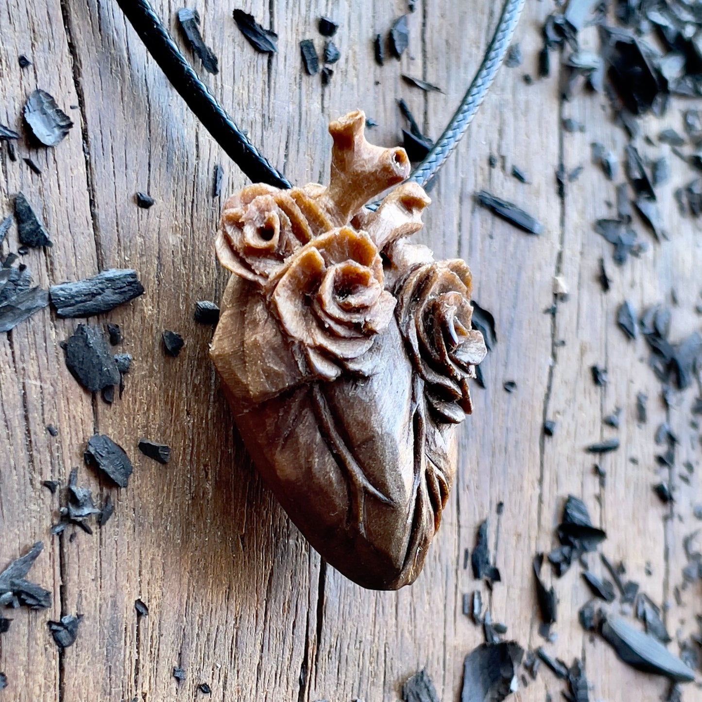 Anatomical Heart With Three Roses Pendant