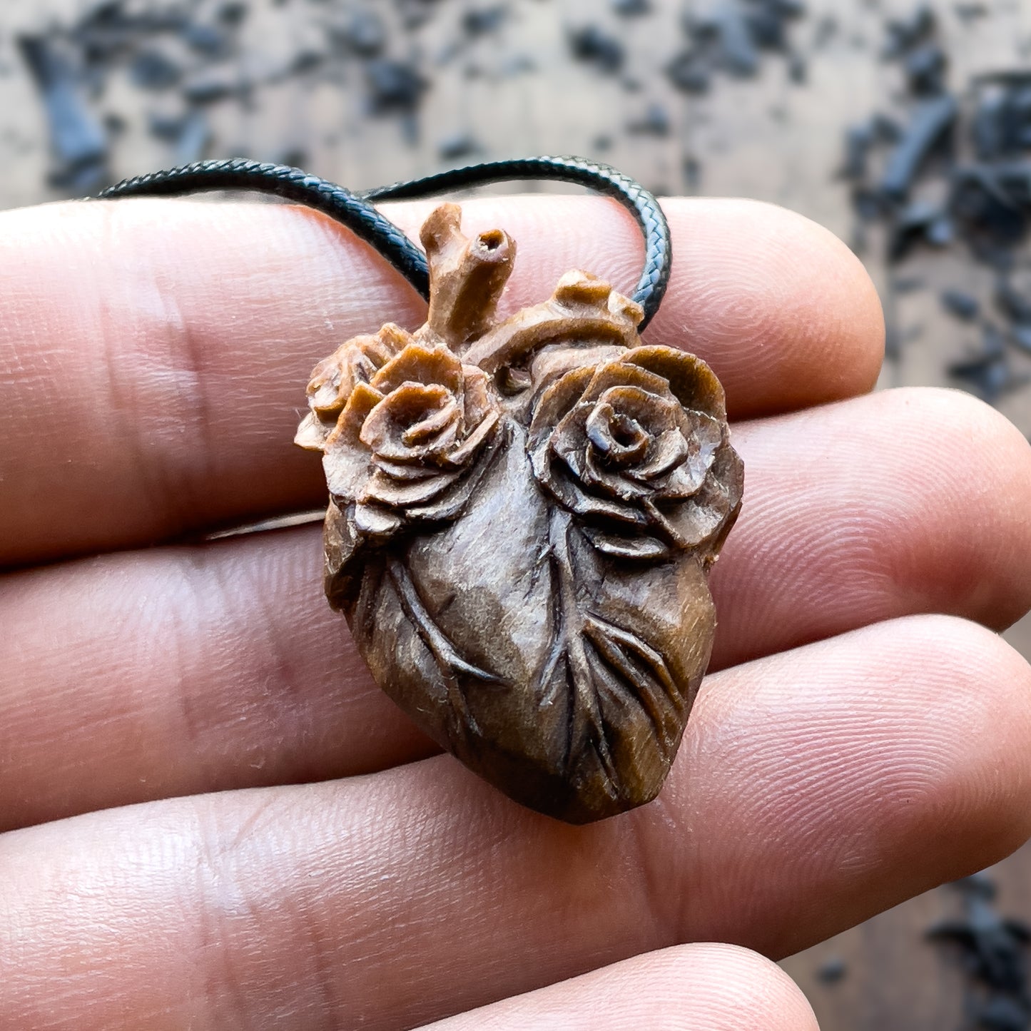 Anatomical Heart With Three Roses Pendant