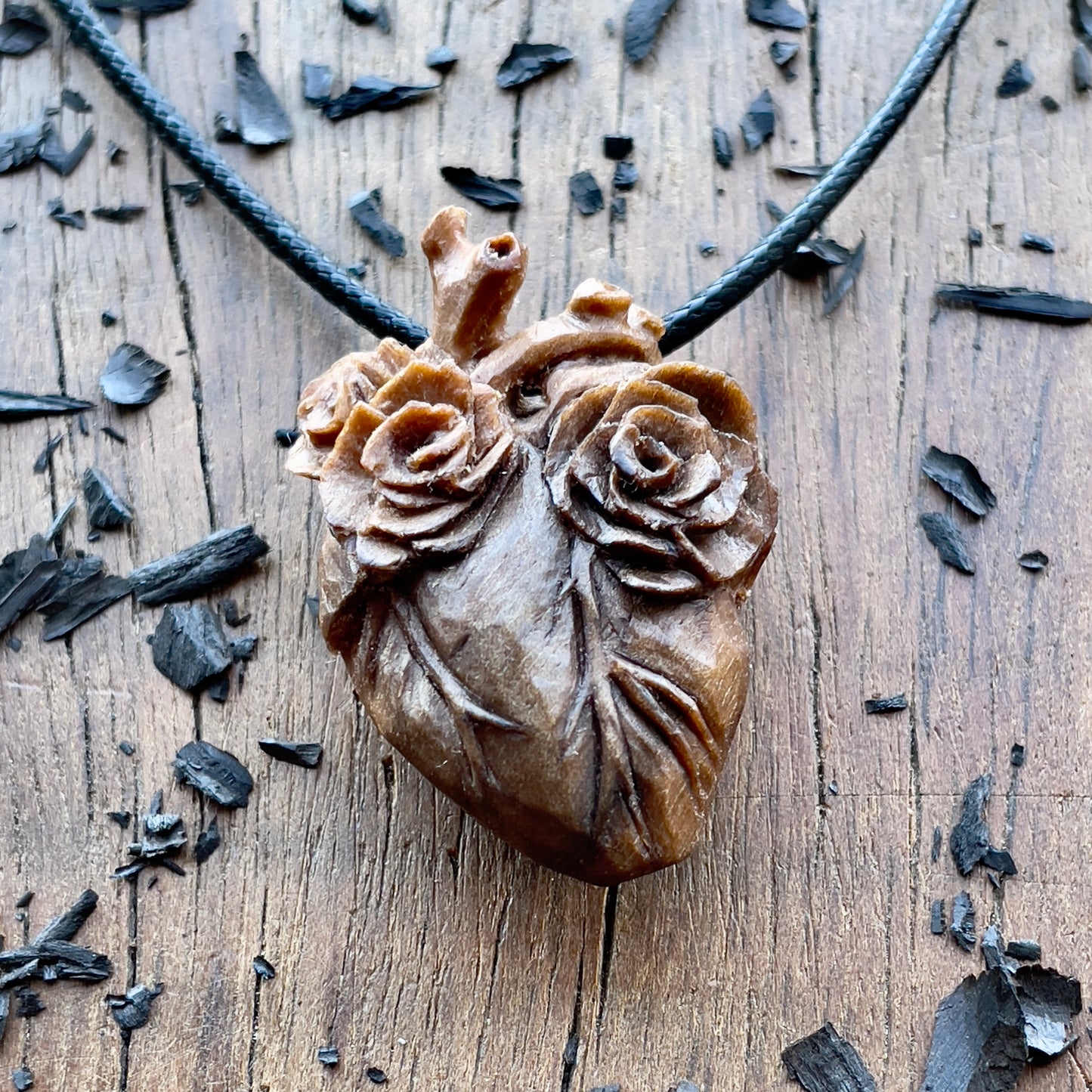 Anatomical Heart With Three Roses Pendant