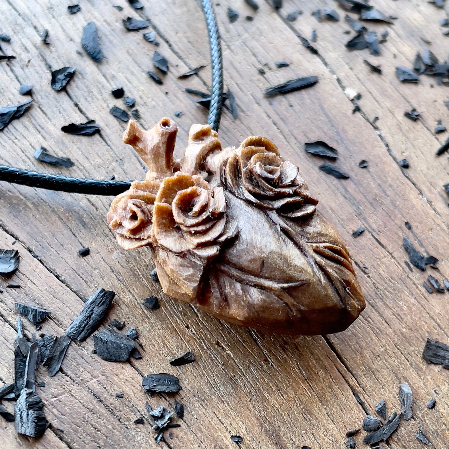 Anatomical Heart With Three Roses Pendant