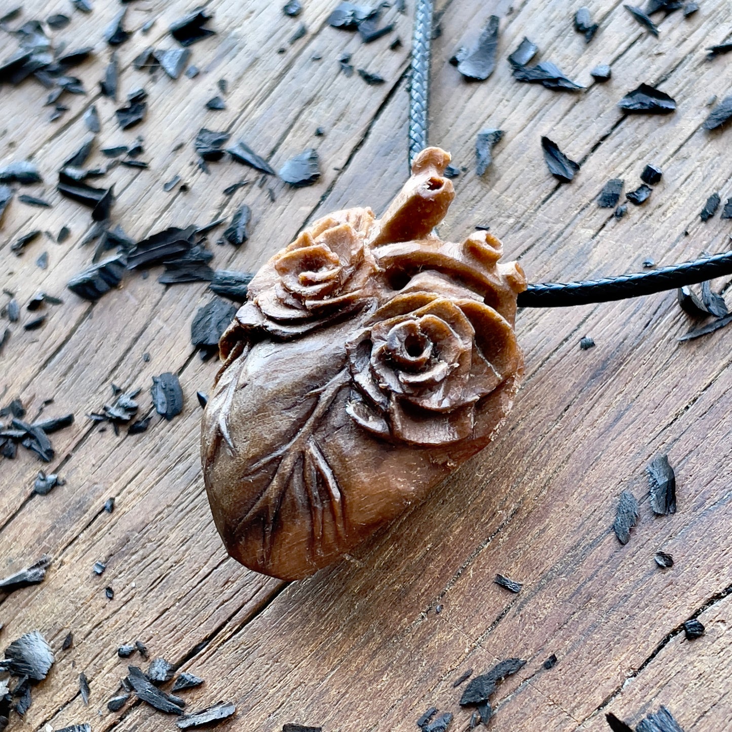 Anatomical Heart With Three Roses Pendant