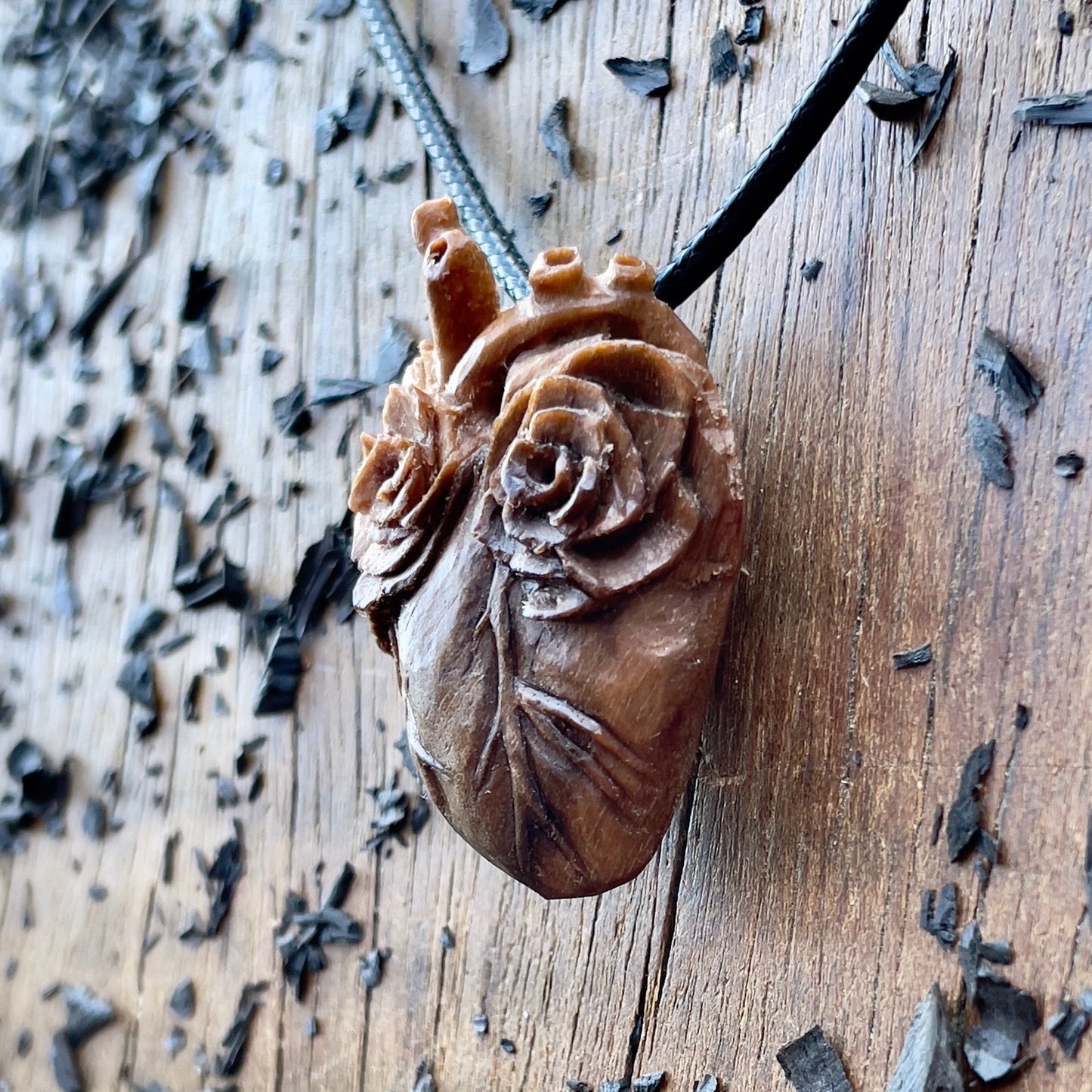 Anatomical Heart With Three Roses Pendant