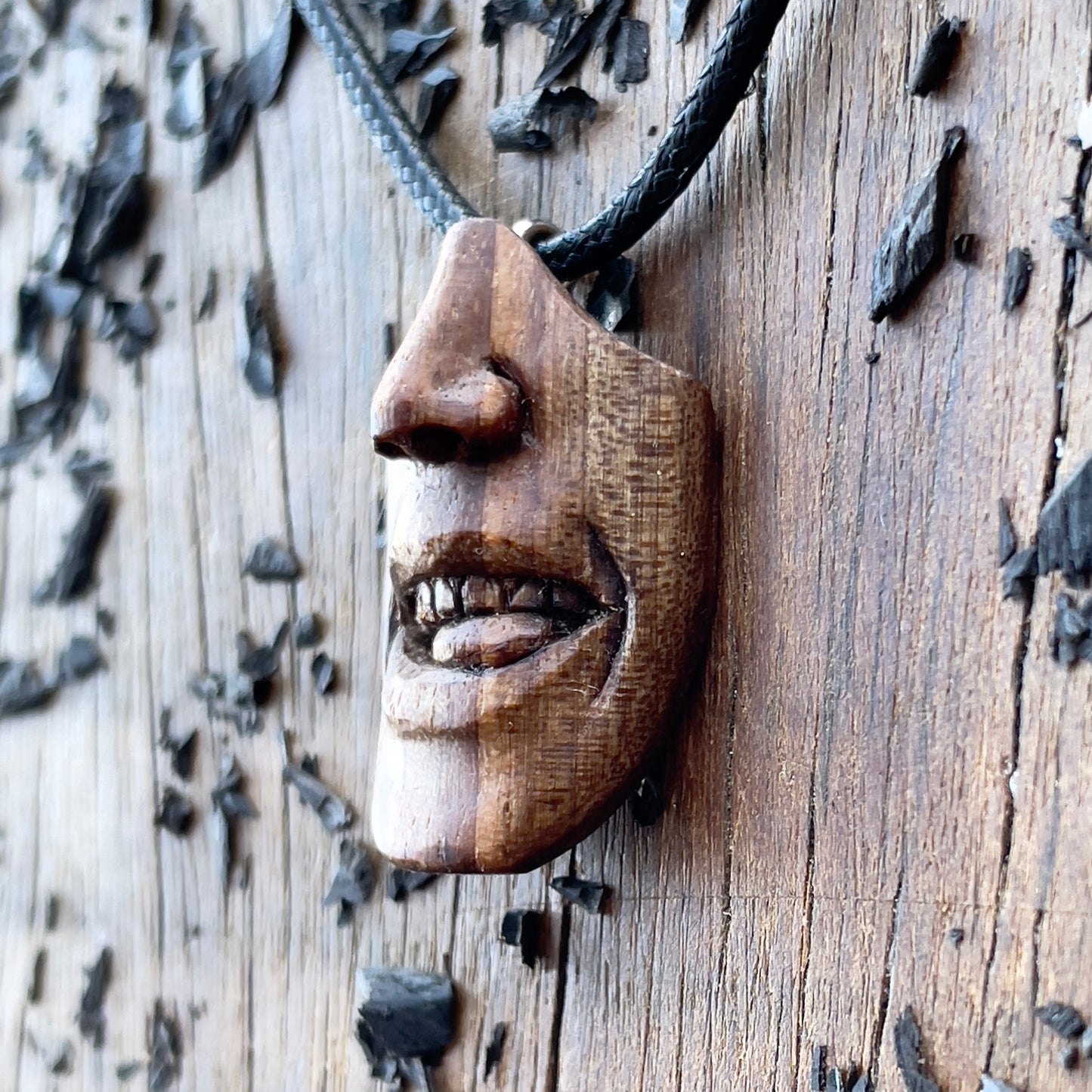 “Sensual Smile” Nose And Lips Pendant