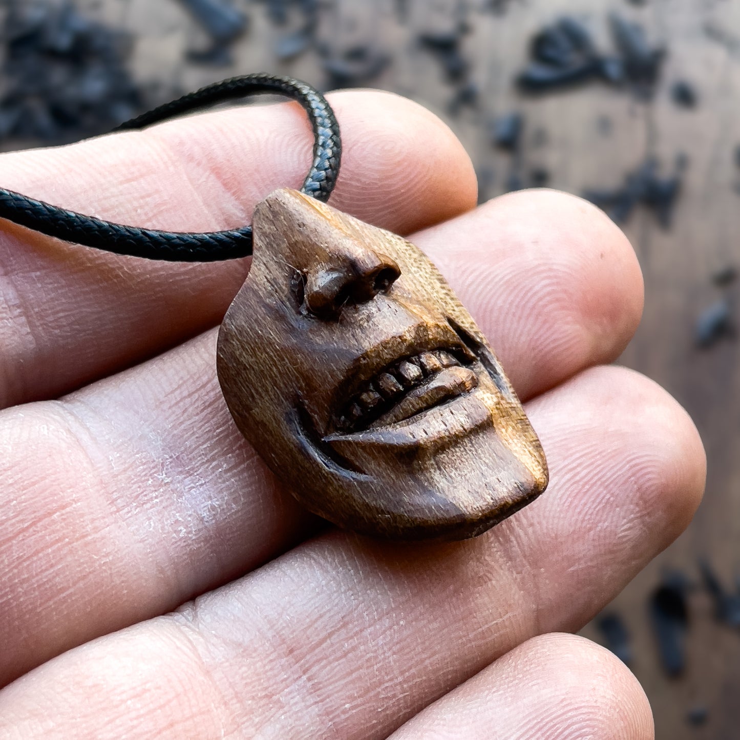 “Sensual Smile” Nose And Lips Pendant