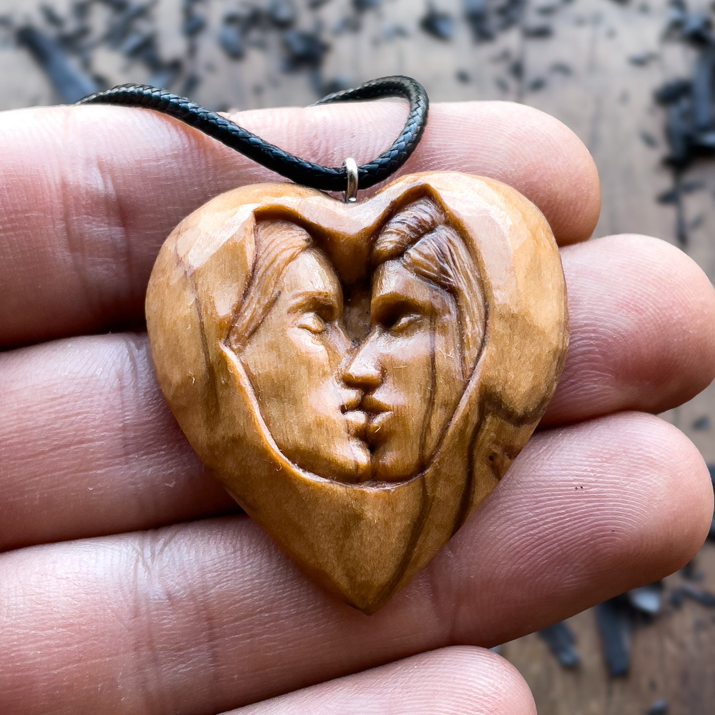 Kiss Into Heart Olive d Pendant