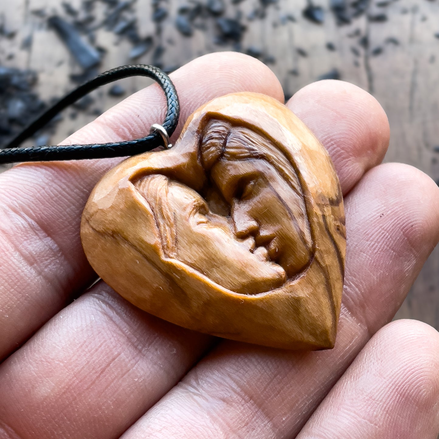 Kiss Into Heart Olive d Pendant