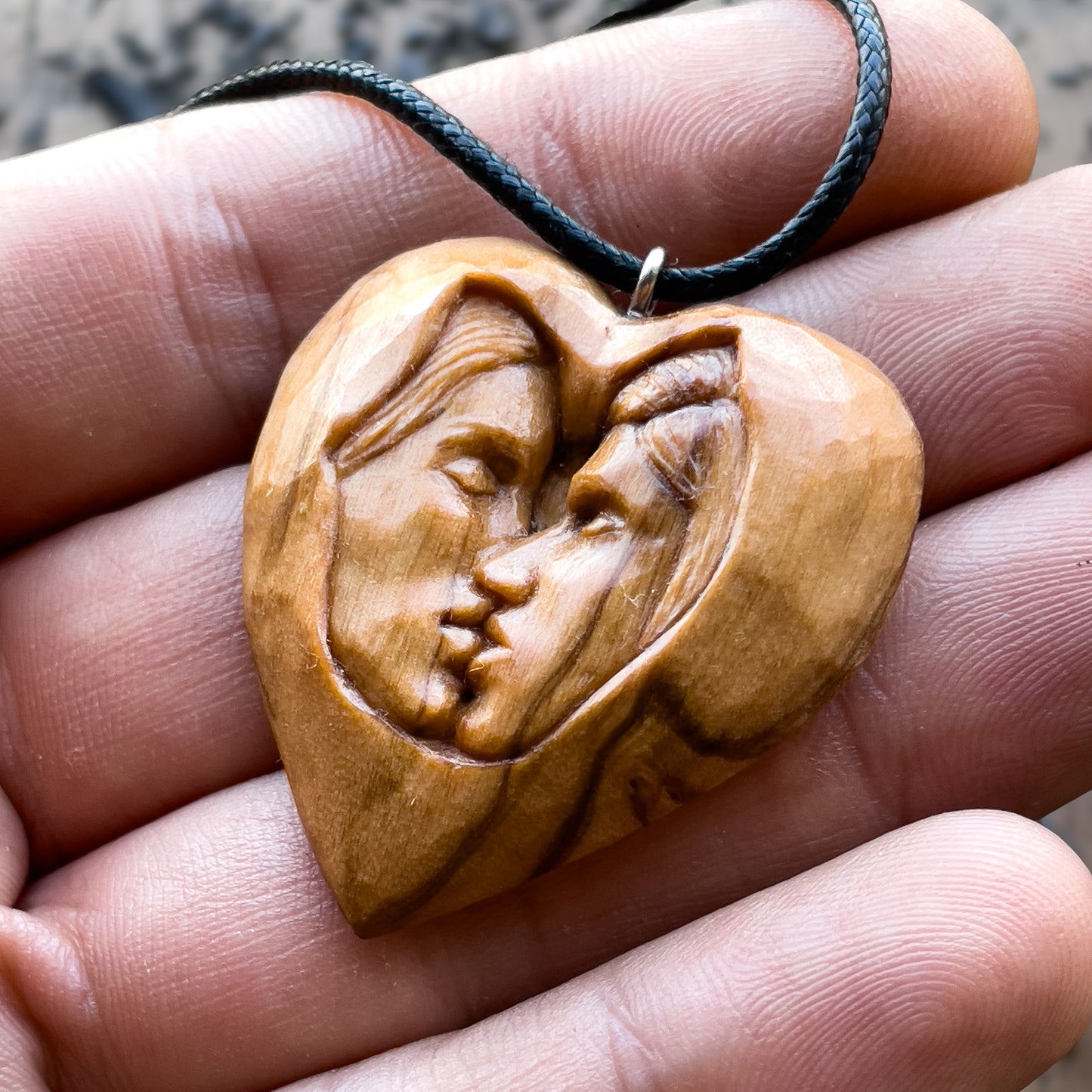 Kiss Into Heart Olive d Pendant
