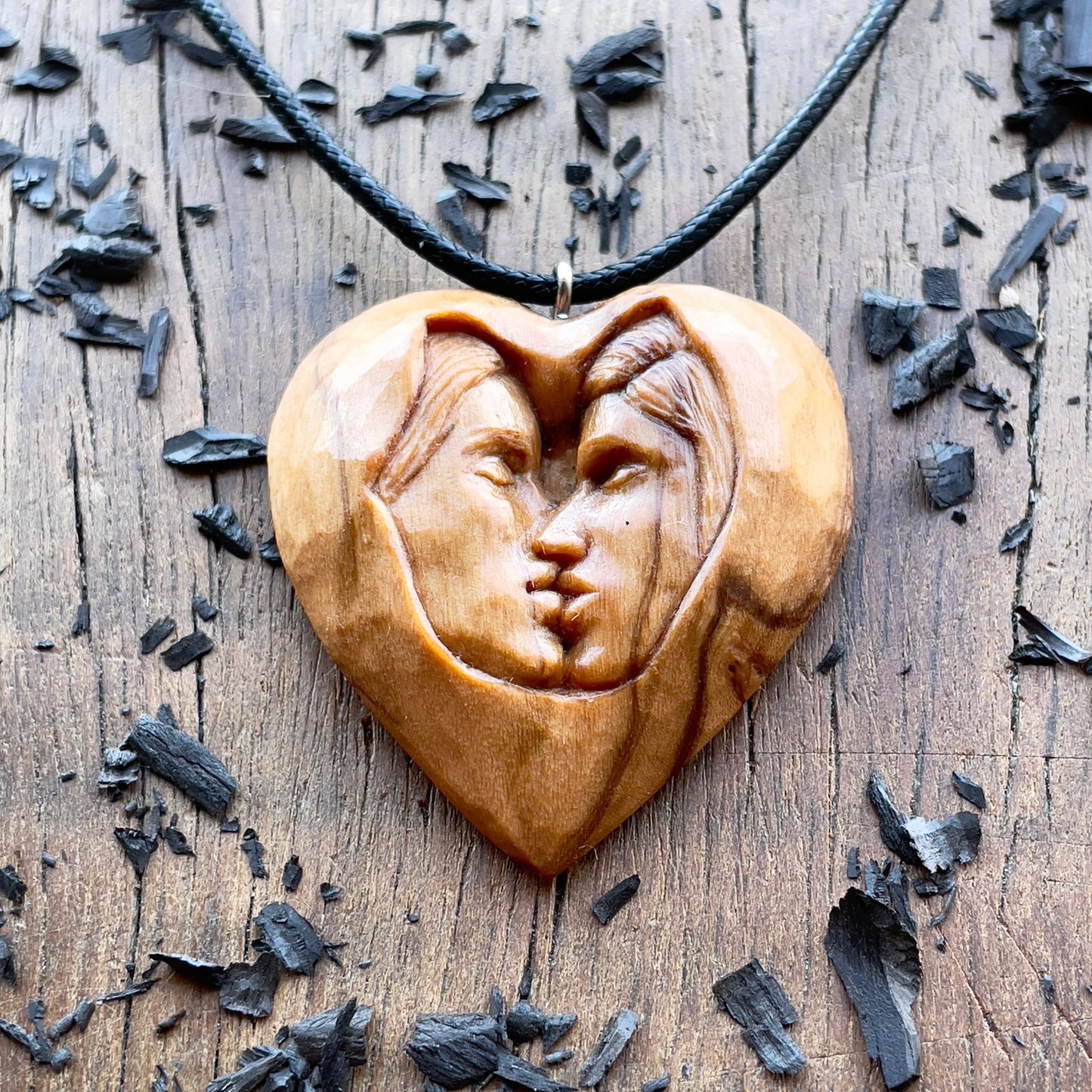 Kiss Into Heart Olive d Pendant