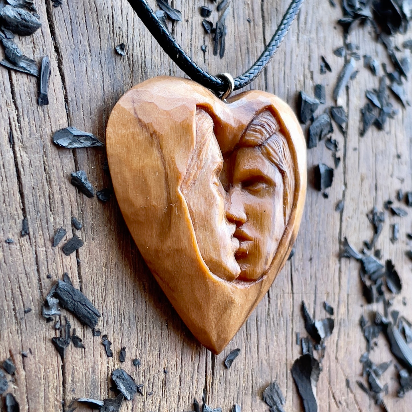Kiss Into Heart Olive d Pendant