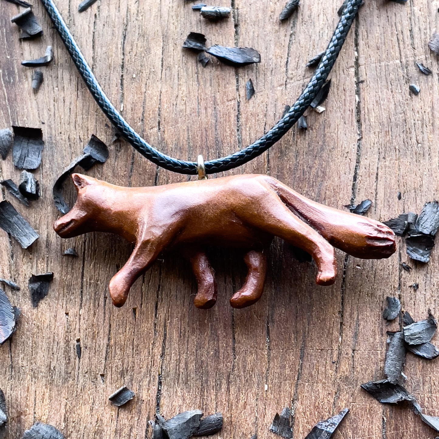 Collana volpe intagliata a mano, ciondolo in legno di albicocca