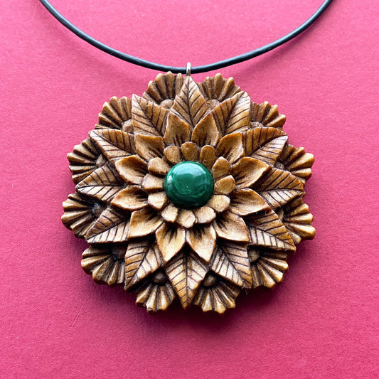Mandala Pendant – Malachite Essence