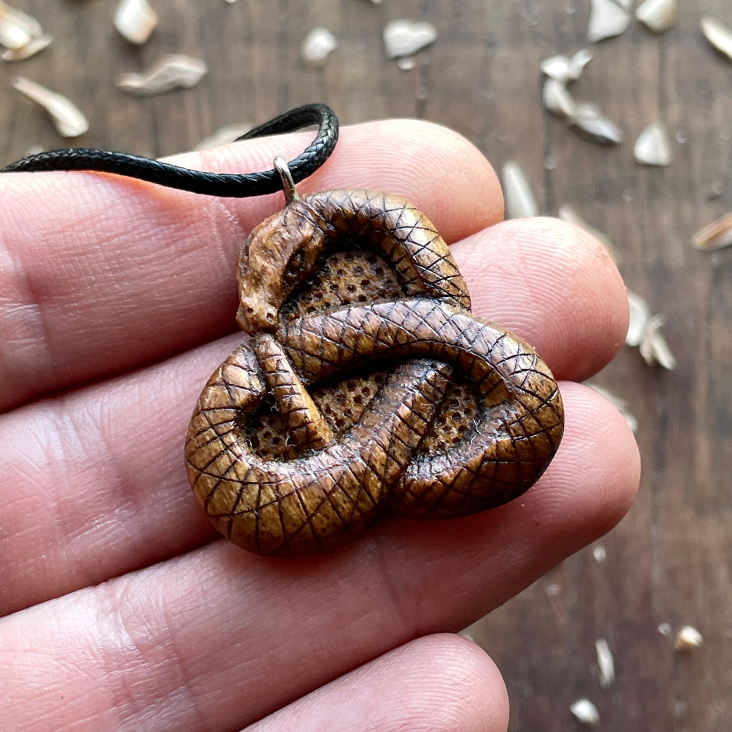 Ouroboros Pendant – Round Triquetra