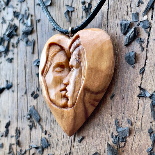 Kiss Into Heart Olive d Pendant