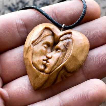 Kiss Into Heart Olive d Pendant