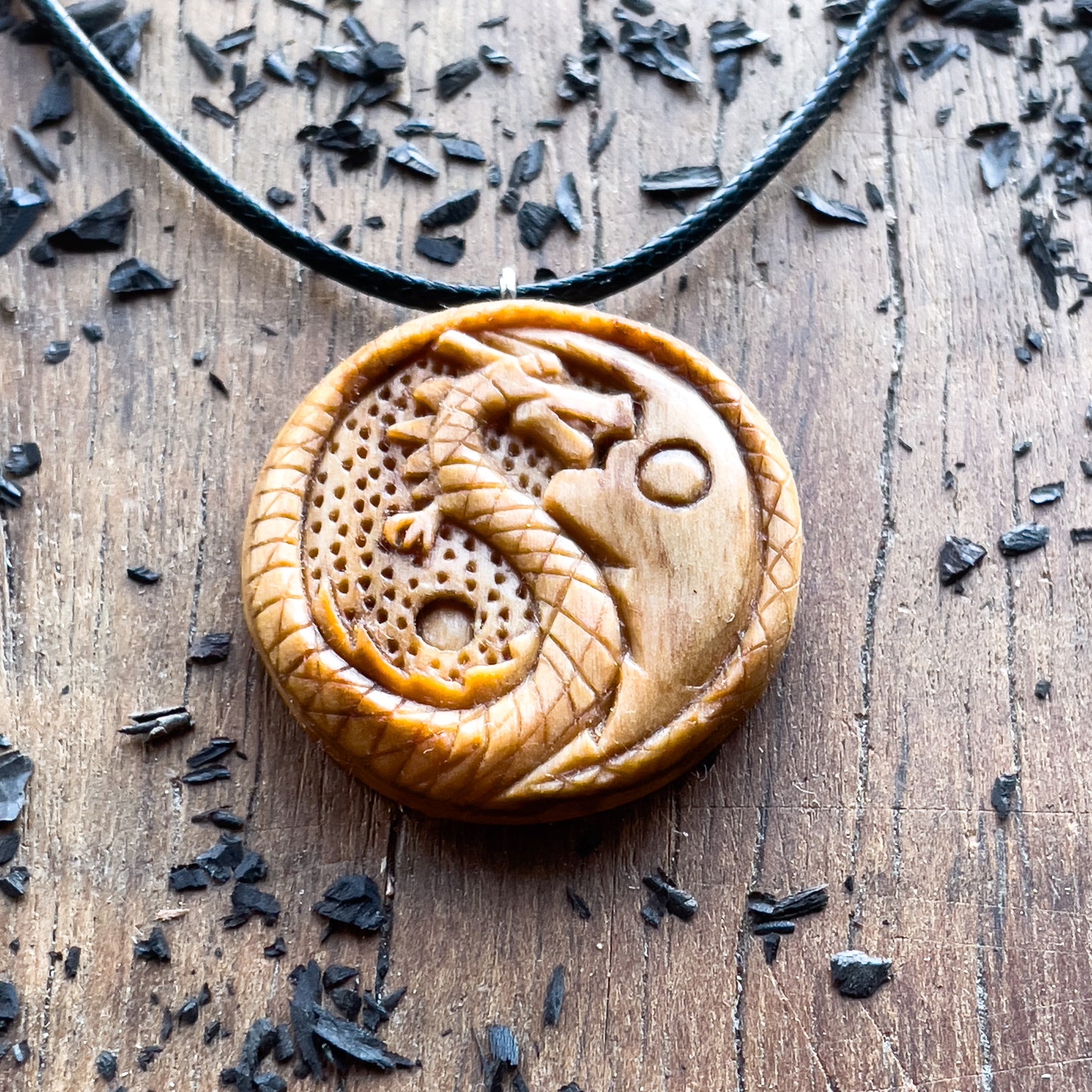 Ciondolo in legno di noce del drago Yin Yang