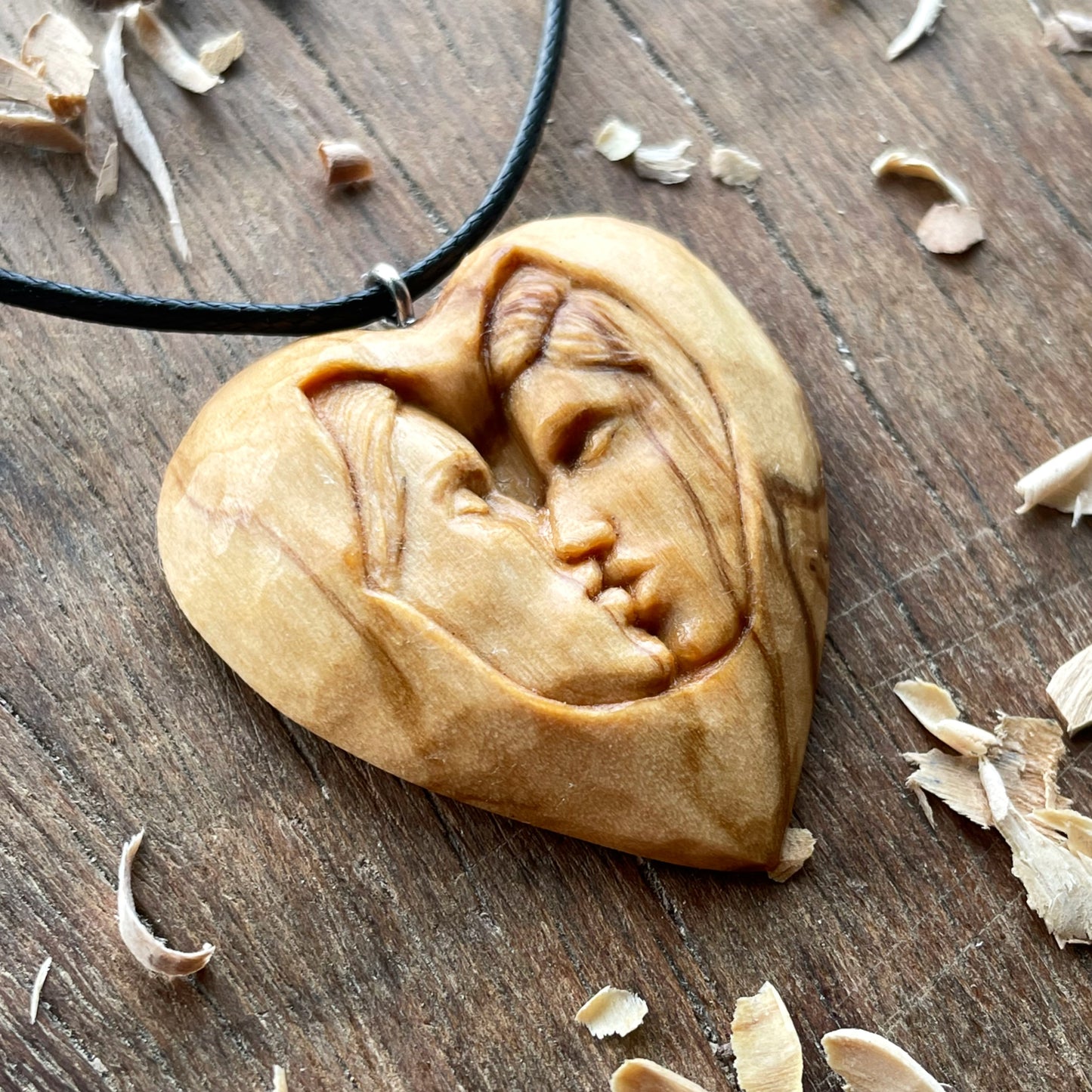 Kiss Into Heart Olive d Pendant