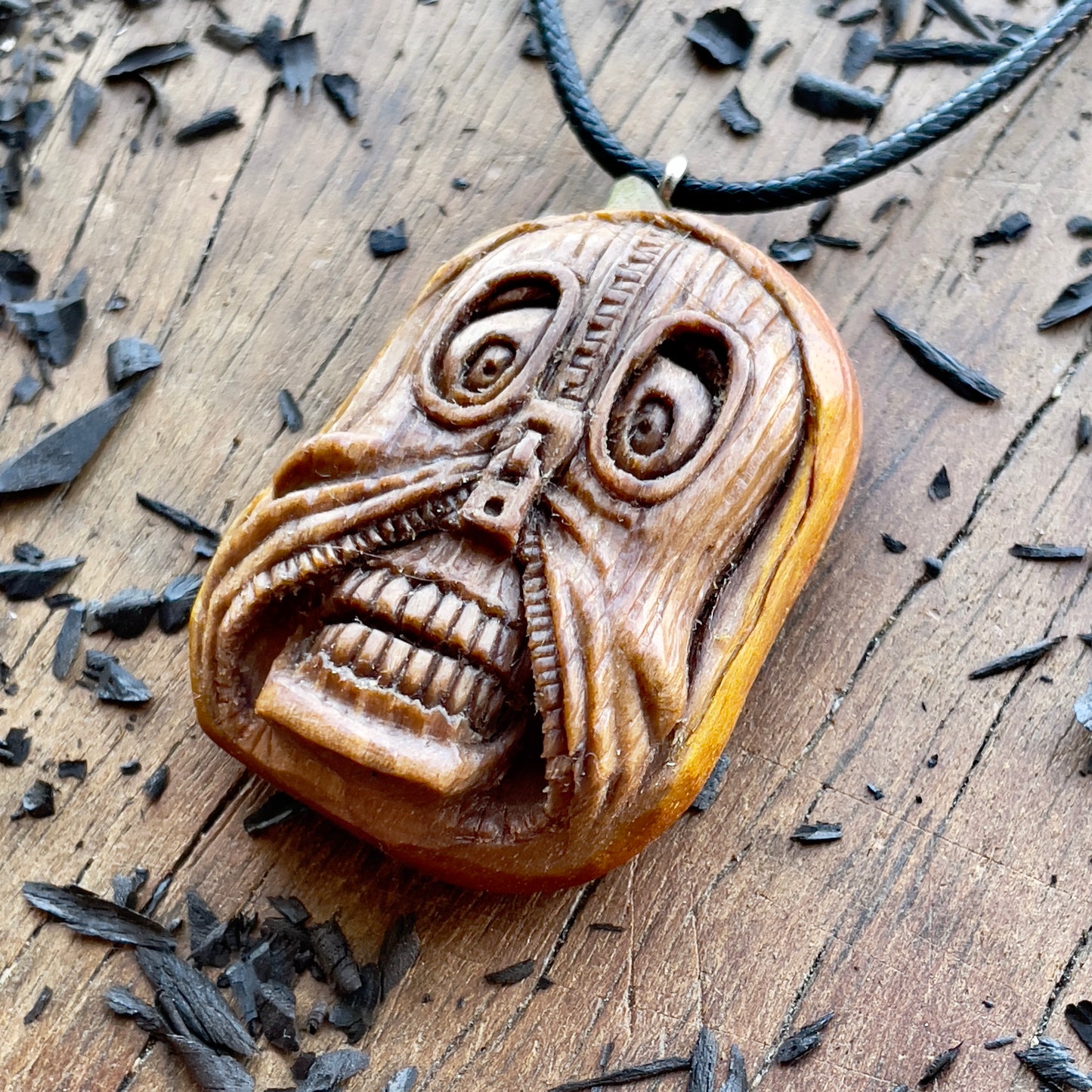 Halloween Pendant – Ghost Skull With Zipper