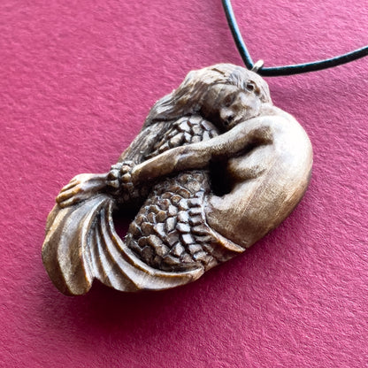 Mermaid Pendant – Pearl Silence