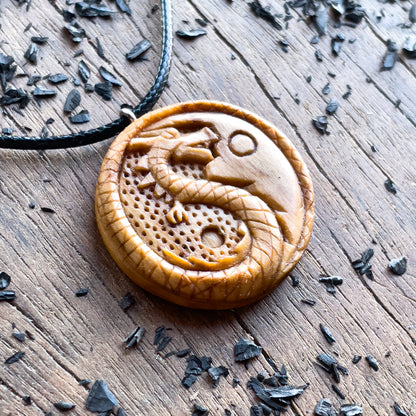 Ciondolo in legno di noce del drago Yin Yang