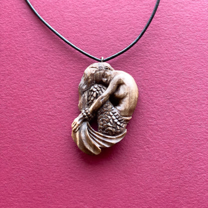 Mermaid Pendant – Pearl Silence