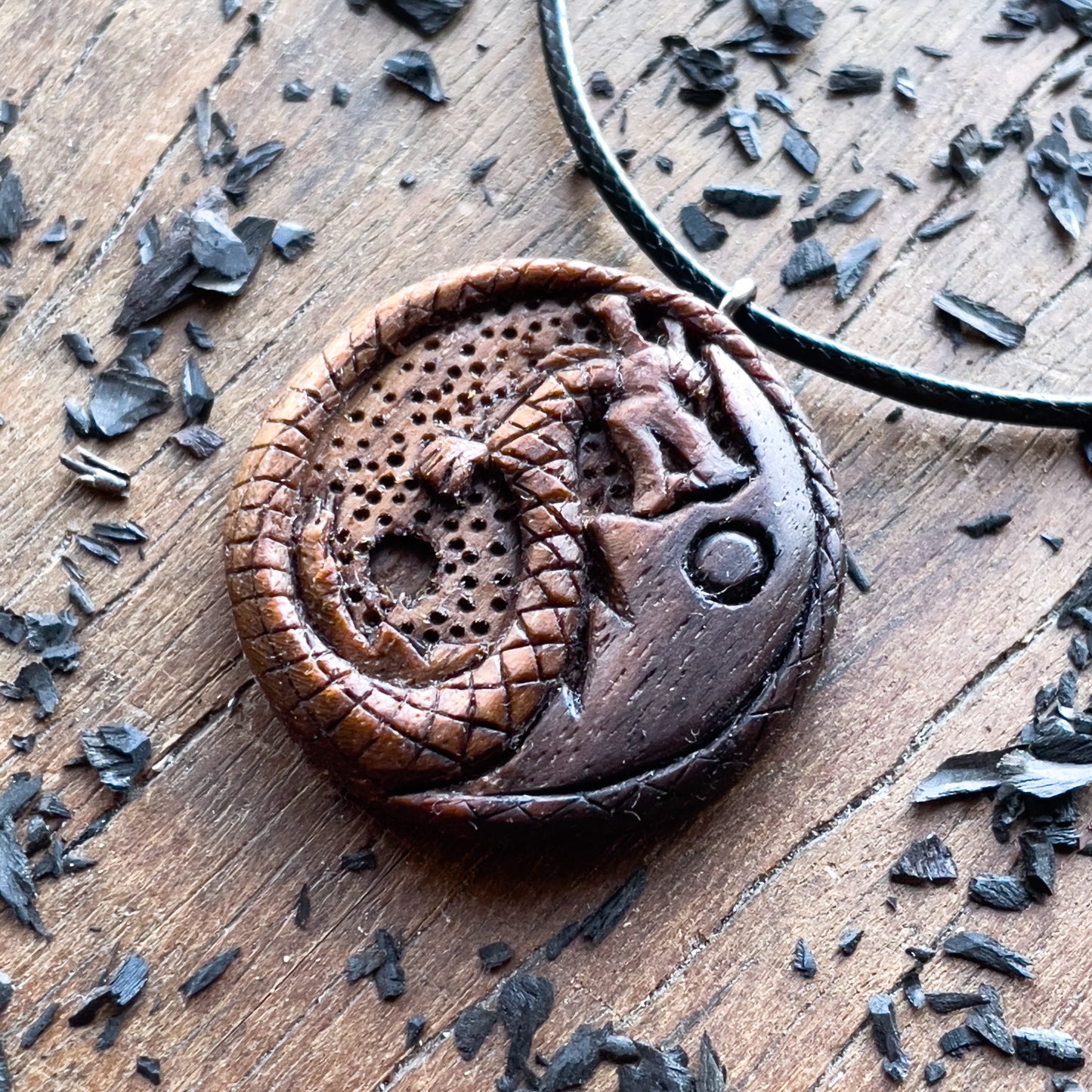 Ciondolo in legno di noce del drago Yin Yang