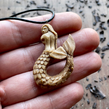 Mermaid Pendant – Silent Turning
