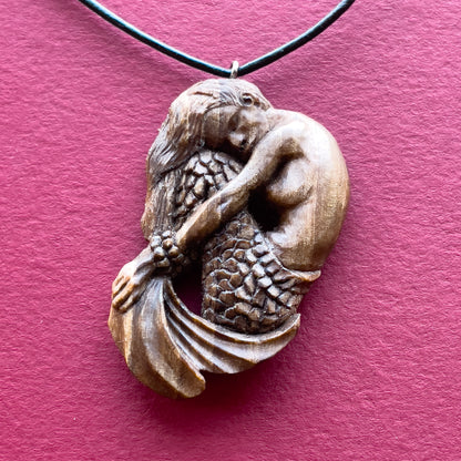 Mermaid Pendant – Pearl Silence