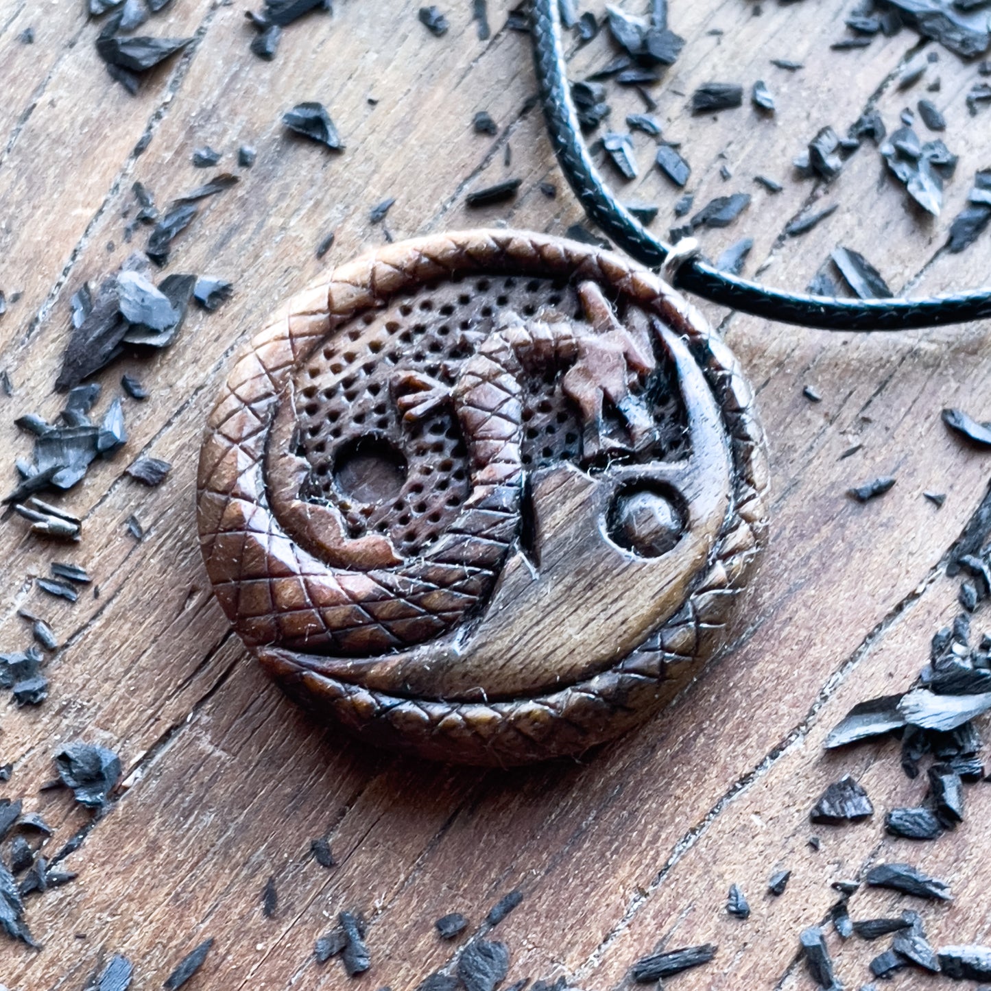 Ciondolo in legno di noce del drago Yin Yang