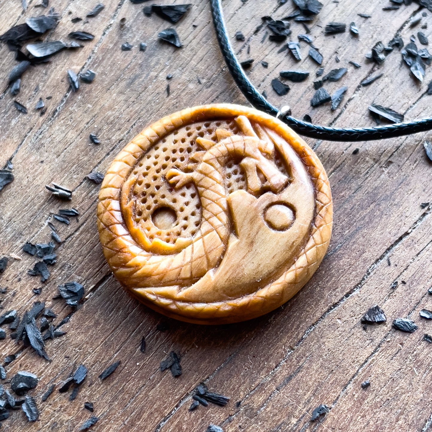 Ciondolo in legno di noce del drago Yin Yang