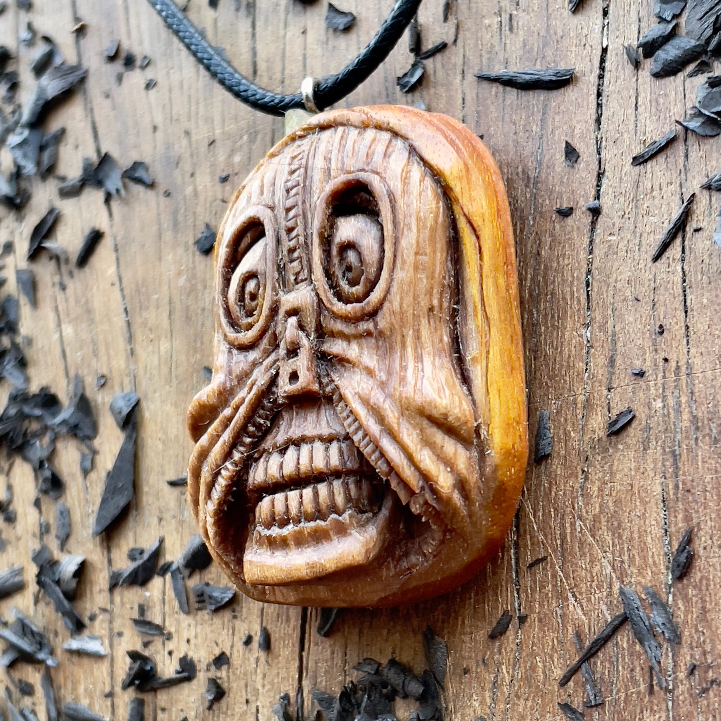 Halloween Pendant – Ghost Skull With Zipper