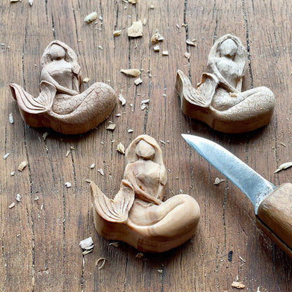 Ciondolo in legno di prugna sirena