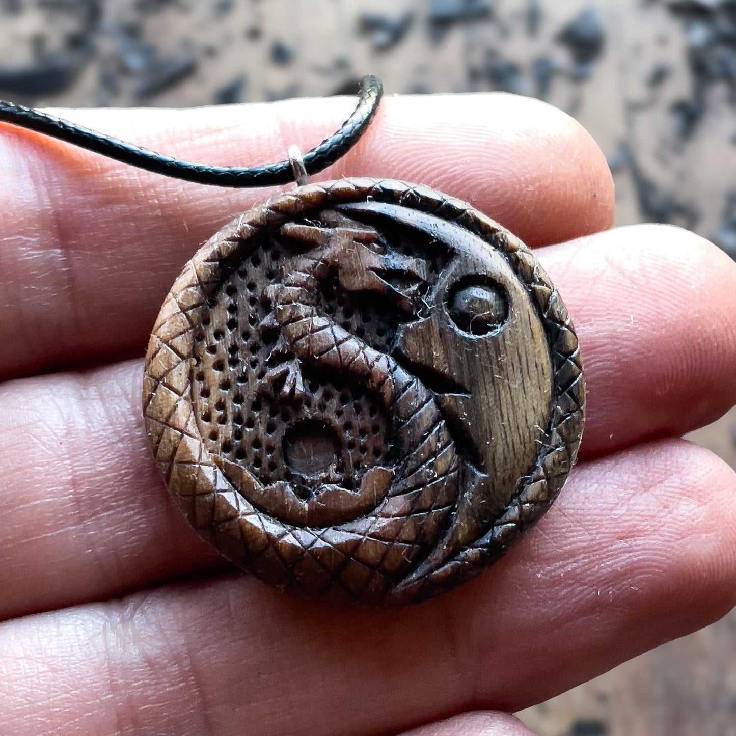Ciondolo in legno di noce del drago Yin Yang