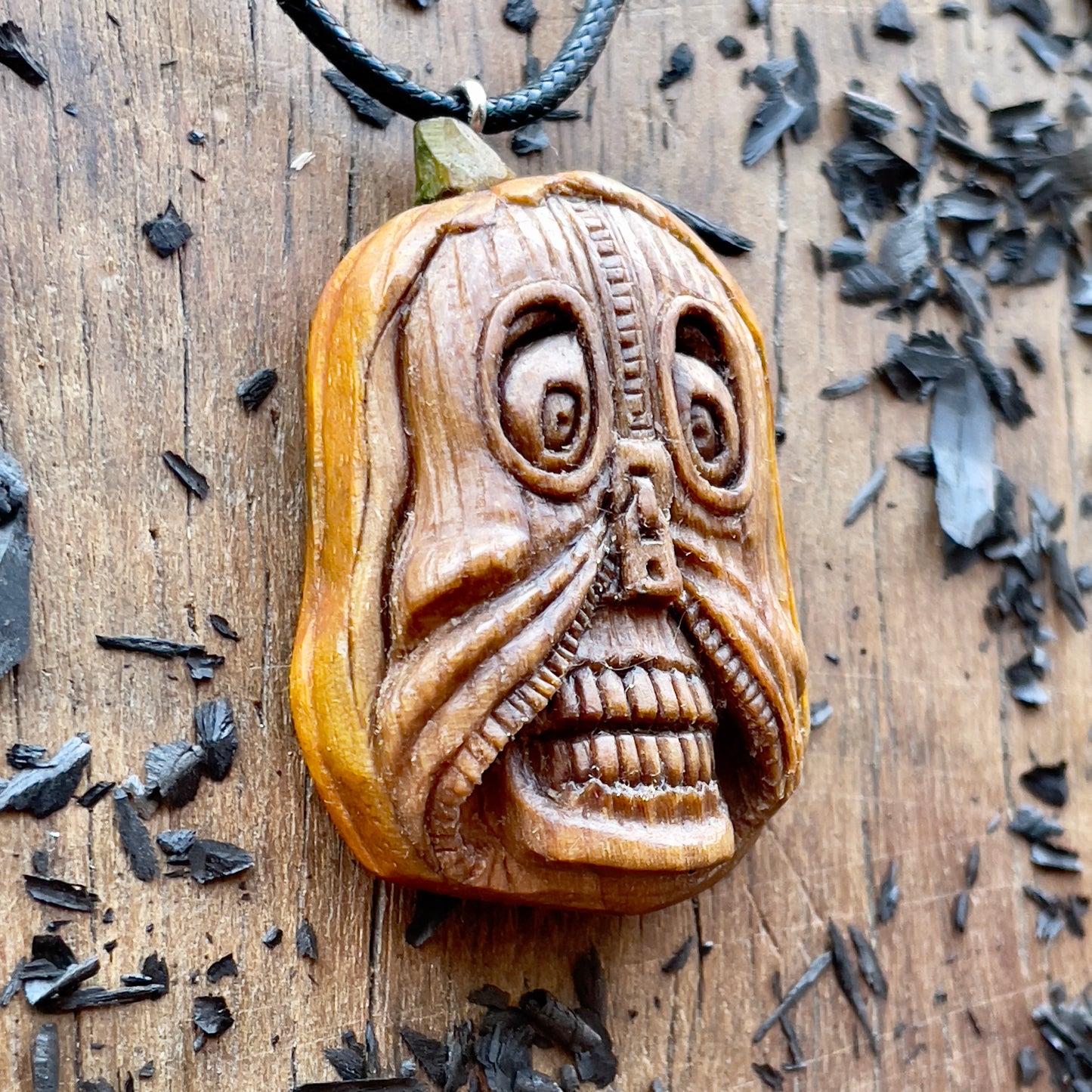 Halloween Pendant – Ghost Skull With Zipper