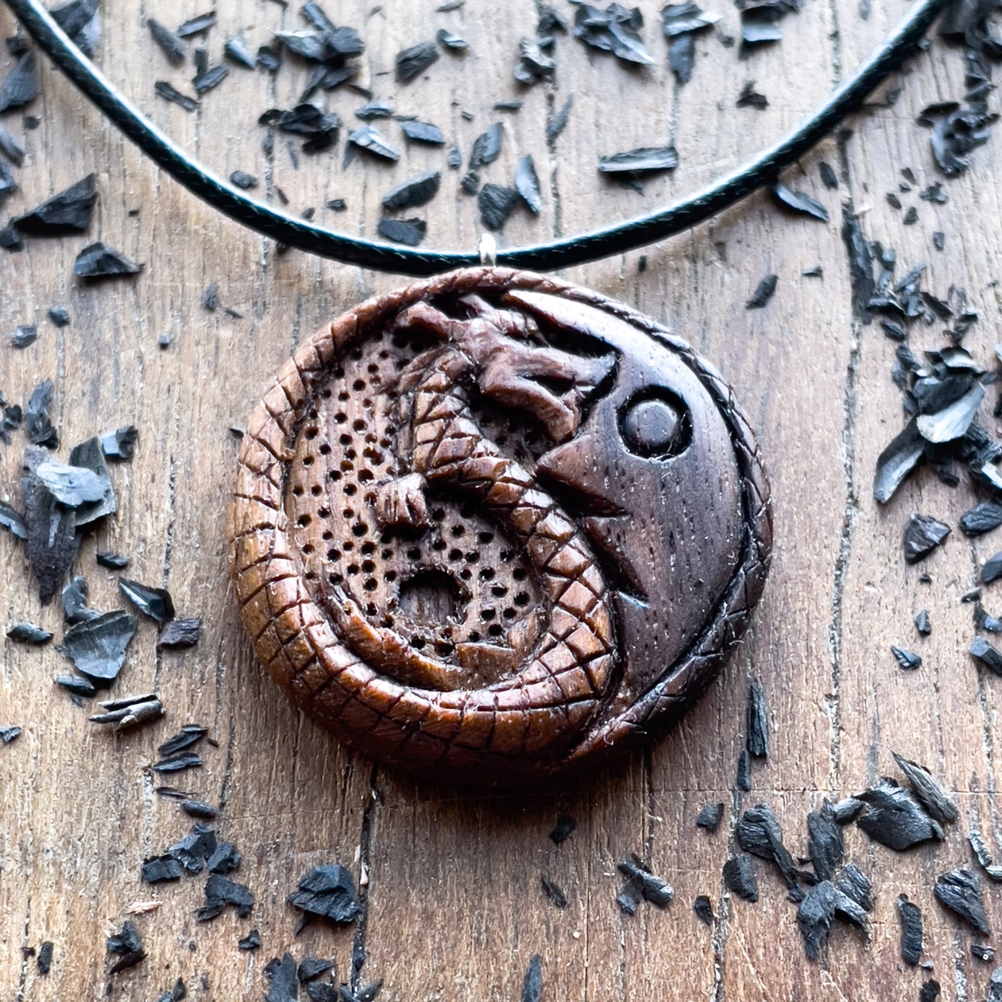 Ciondolo in legno di noce del drago Yin Yang