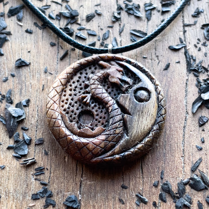 Ciondolo in legno di noce del drago Yin Yang