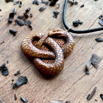 Ouroboros Pendant – Round Triquetra