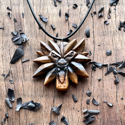 Ciondolo in legno di noce Witcher Wolf