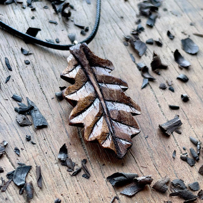 Oak Leaf Pendant - Autumn Whisper