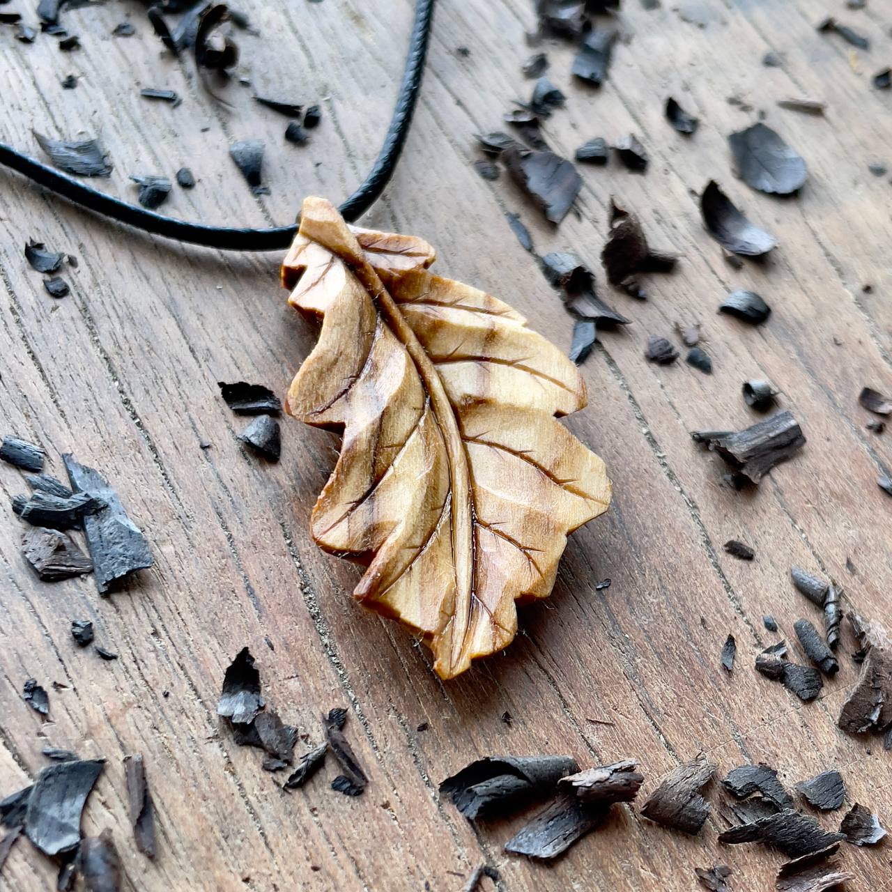 Oak Leaf Pendant - Autumn Whisper