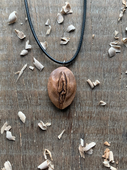 Vulva pendant